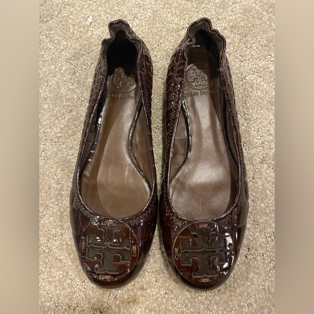 Tory burch brown patent faux alligator ballet flats size 6.5
